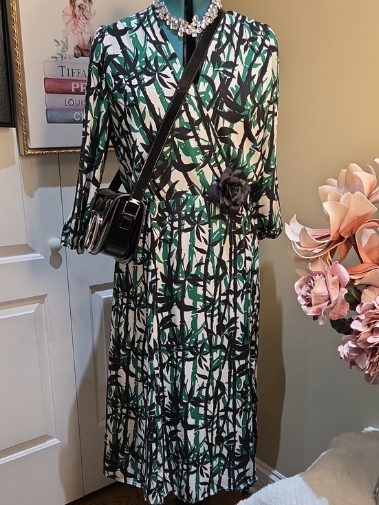 Eva Mendez Dresses & Skirts - Nwot Large Eva Mendez Green & Black Abstract Wrap Dress